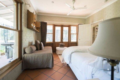 Thistle Hill Guesthouse - Walk To Many Wineries And Restaurants - Accommodation Directory 36