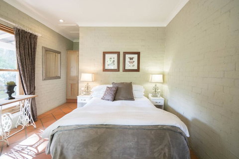Thistle Hill Guesthouse - Walk To Many Wineries And Restaurants - Accommodation Directory 28