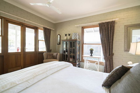 Thistle Hill Guesthouse - Walk To Many Wineries And Restaurants - Accommodation Directory 25