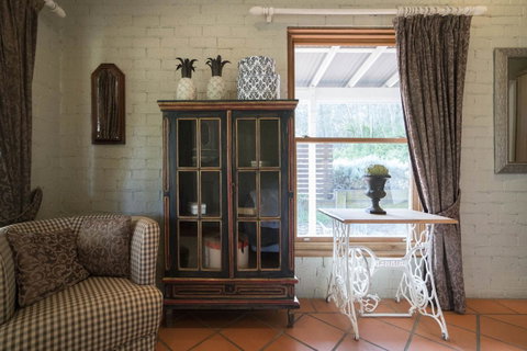 Thistle Hill Guesthouse - Walk To Many Wineries And Restaurants - Accommodation Directory 24