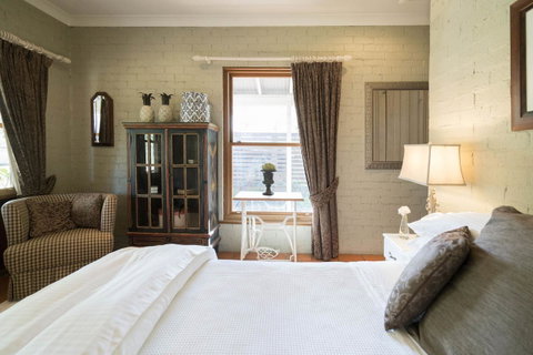 Thistle Hill Guesthouse - Walk To Many Wineries And Restaurants - Accommodation Directory 26