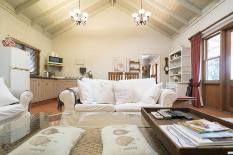 Thistle Hill Guesthouse - Walk To Many Wineries And Restaurants - Accommodation Directory 29