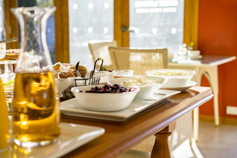Thistle Hill Guesthouse - Walk To Many Wineries And Restaurants - Accommodation Directory 14