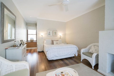 Thistle Hill Guesthouse - Walk To Many Wineries And Restaurants - Accommodation Directory 43