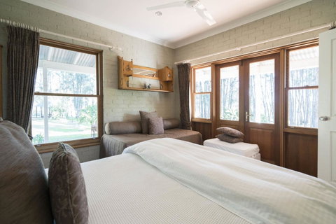 Thistle Hill Guesthouse - Walk To Many Wineries And Restaurants - Accommodation Directory 37