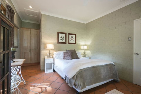 Thistle Hill Guesthouse - Walk To Many Wineries And Restaurants - Accommodation Directory 27