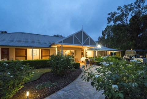 Thistle Hill Guesthouse - Walk To Many Wineries And Restaurants - Accommodation Directory 0