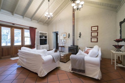 Thistle Hill Guesthouse - Walk To Many Wineries And Restaurants - Accommodation Directory 31