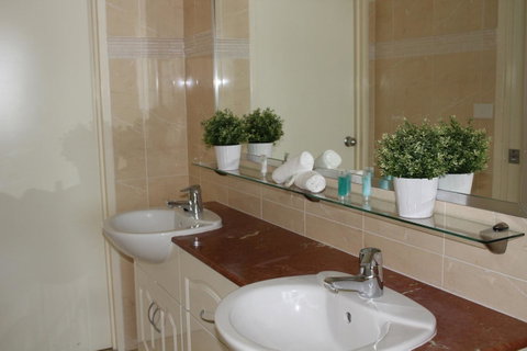 The Boathouse Resort Luxury Apartments - Accommodation Directory 18
