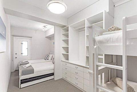 Phuza Maningi 17 Myan Close - Accommodation Directory 19