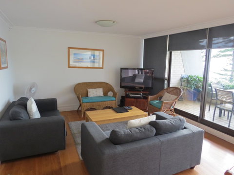 Manly Paradise Motel & Apartments - Accommodation Directory 25