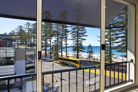 Manly Paradise Motel & Apartments - Accommodation Directory 4