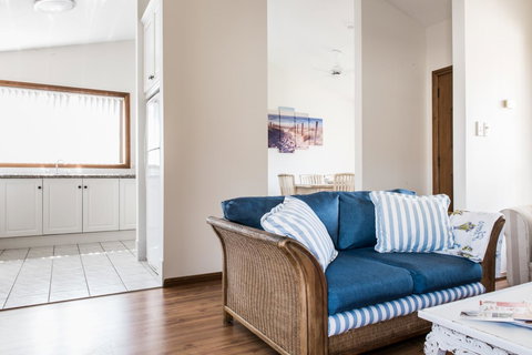 Ambience - Accommodation Directory 8