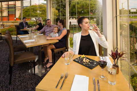 Best Western Plus Hovell Tree Inn - Accommodation Directory 25