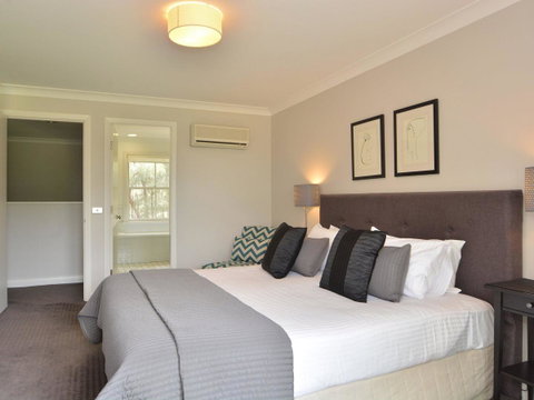 Villa 3br Margarita Villa Located Within Cypress Lakes Resort - Accommodation Directory 1