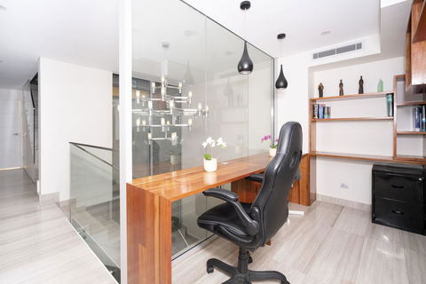 Luxury Villa Darlington - Vine - Accommodation Directory 14