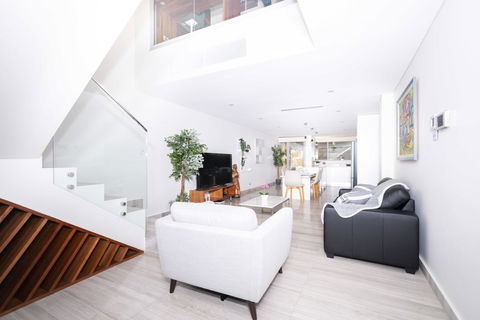 Luxury Villa Darlington - Vine - Accommodation Directory 0