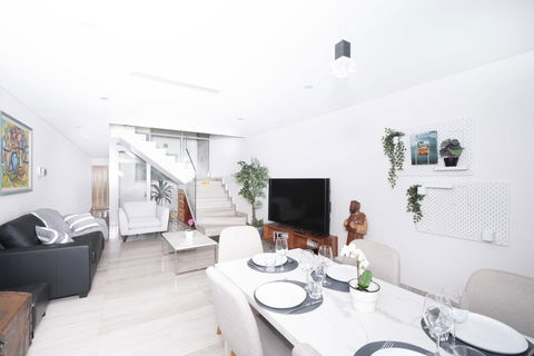 Luxury Villa Darlington - Vine - Accommodation Directory 7