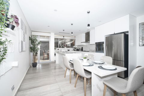 Luxury Villa Darlington - Vine - Accommodation Directory 3