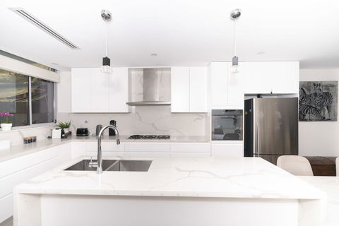 Luxury Villa Darlington - Vine - Accommodation Directory 6