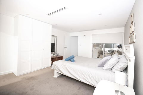 Luxury Villa Darlington - Vine - Accommodation Directory 36