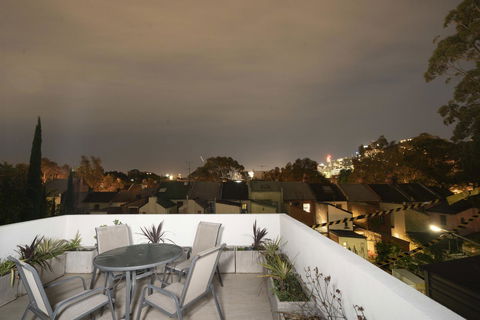 Luxury Villa Darlington - Vine - Accommodation Directory 17