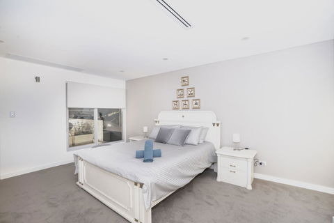 Luxury Villa Darlington - Vine - Accommodation Directory 23