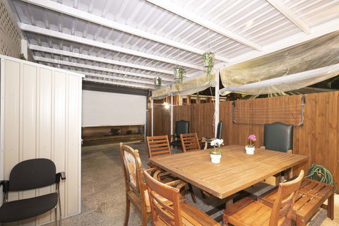 Luxury Villa Darlington - Vine - Accommodation Directory 20