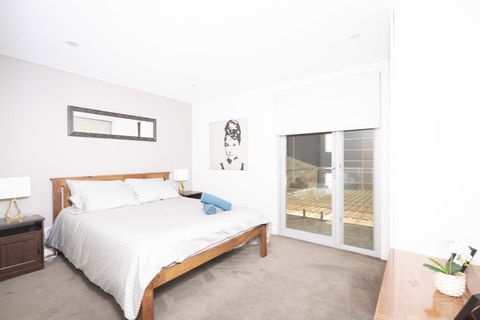 Luxury Villa Darlington - Vine - Accommodation Directory 25