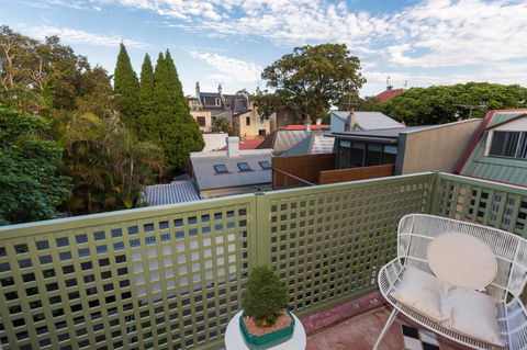 Nobbs Â· Executive 2 Storey Sydney Apartment With Pool - Accommodation Directory 16