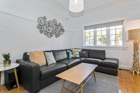 Seaspray - Manly Beach Apartment Close To The Sand - Accommodation Directory 5