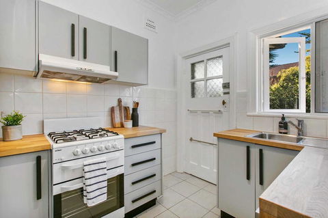Seaspray - Manly Beach Apartment Close To The Sand - Accommodation Directory 4