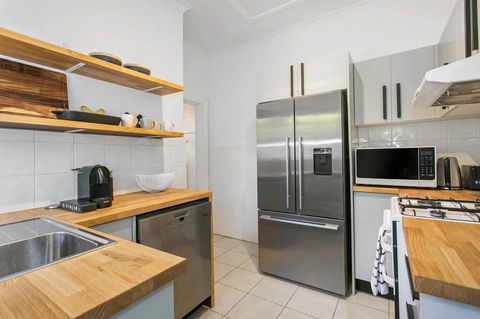 Seaspray - Manly Beach Apartment Close To The Sand - Accommodation Directory 7