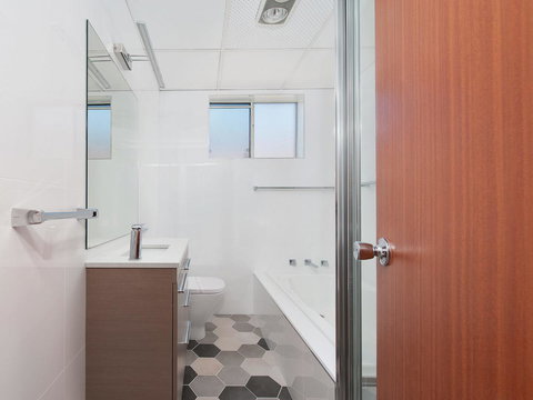 Victoria Parade, Kiah, Unit 10, 53 - Accommodation Directory 11