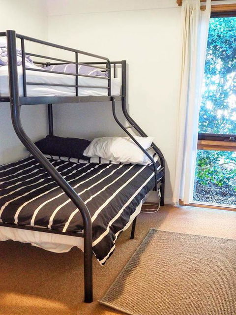 Lark Cottage - Accommodation Directory 12