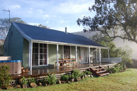 Cadair Cottages - Accommodation Directory 0