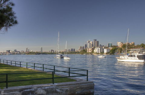 Summery, Spacious 4 Bed Home In Kurraba Point - Accommodation Directory 20