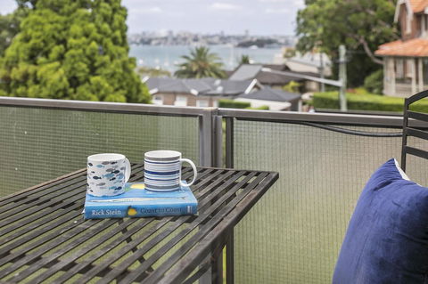 Summery, Spacious 4 Bed Home In Kurraba Point - Accommodation Directory 14