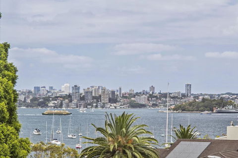 Summery, Spacious 4 Bed Home In Kurraba Point - Accommodation Directory 17