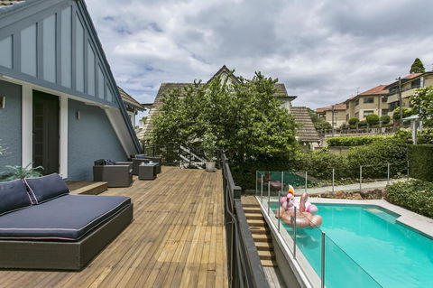 Summery, Spacious 4 Bed Home In Kurraba Point - Accommodation Directory 3