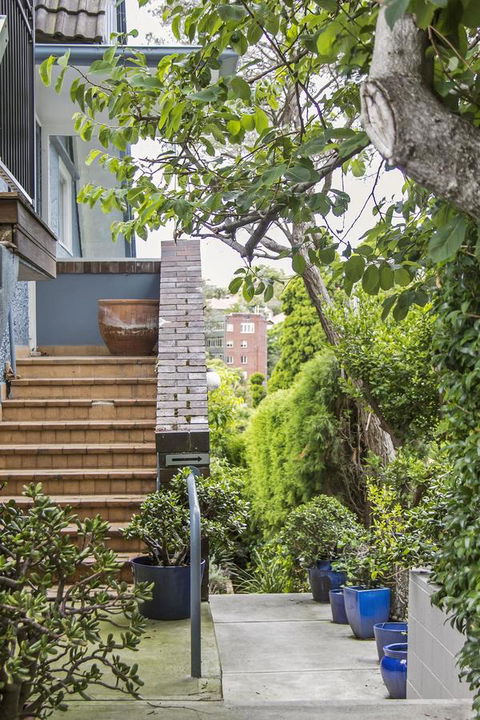 Summery, Spacious 4 Bed Home In Kurraba Point - Accommodation Directory 15