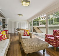 Summery spacious 4 bed home in Kurraba Point - Accommodation Directory