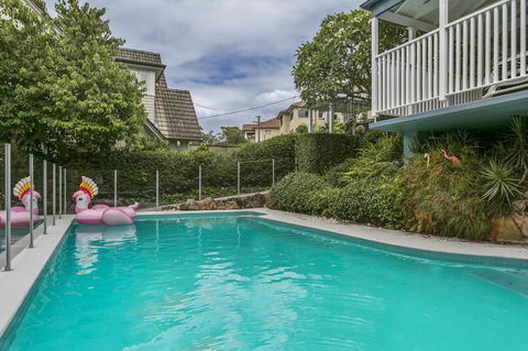 Summery, Spacious 4 Bed Home In Kurraba Point - Accommodation Directory 10