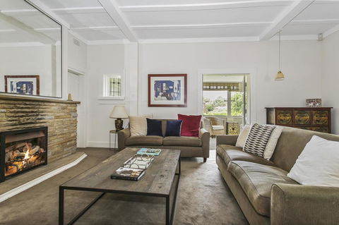 Summery, Spacious 4 Bed Home In Kurraba Point - Accommodation Directory 11