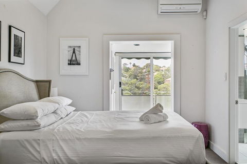 Summery, Spacious 4 Bed Home In Kurraba Point - Accommodation Directory 5