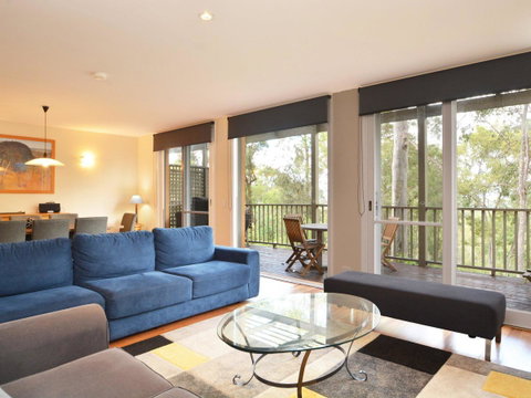 Villa De Saran Located Within Cypress Lakes - Accommodation Directory 0