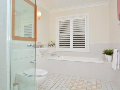 Villa De Saran Located Within Cypress Lakes - Accommodation Directory 4