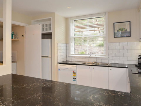 Villa De Saran Located Within Cypress Lakes - Accommodation Directory 3