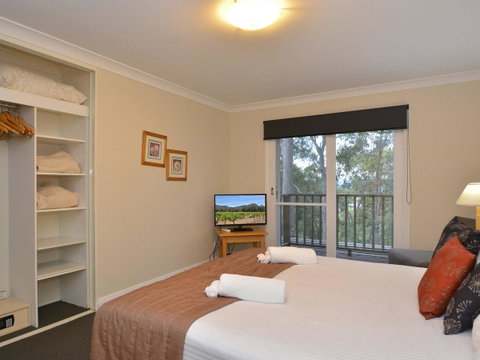 Villa De Saran Located Within Cypress Lakes - Accommodation Directory 1