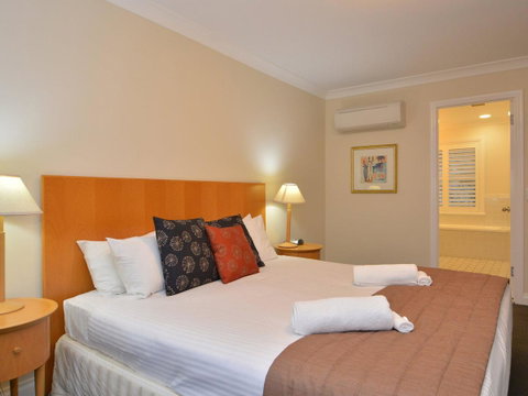 Villa De Saran Located Within Cypress Lakes - Accommodation Directory 5